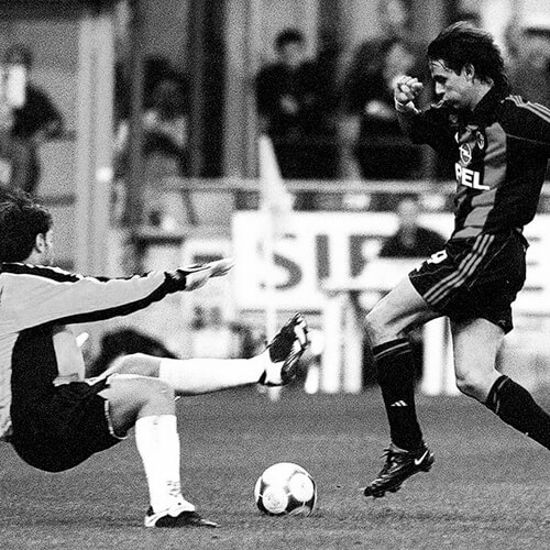 Filippo Inzaghi kick a ball